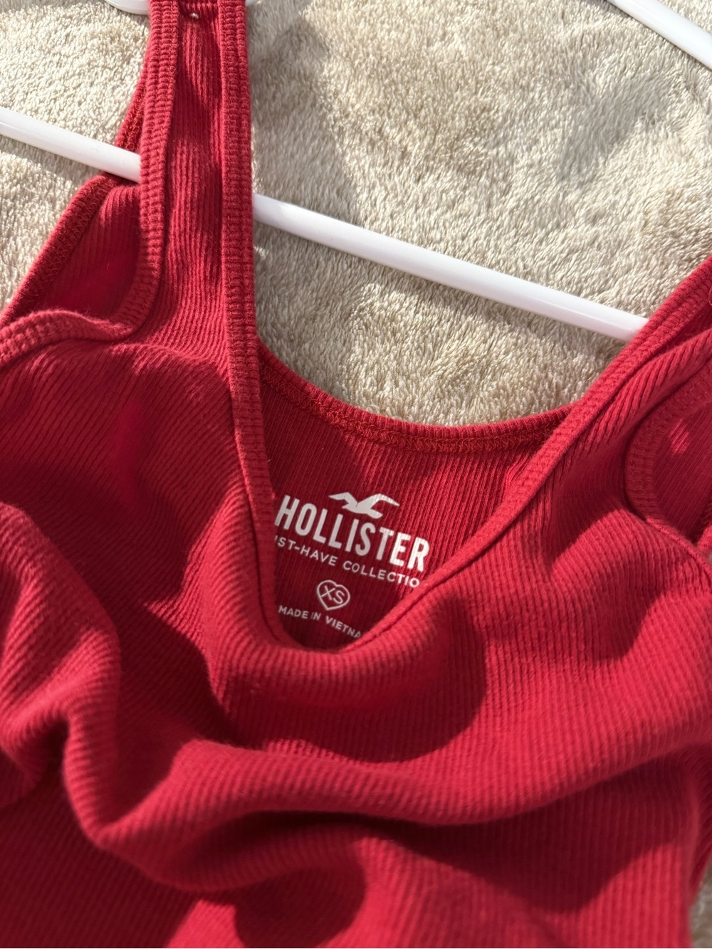 HOLLISTER - Red Ribbed Ruched Side-Tie Tank Top - Picture 4 of 4